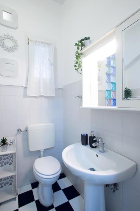 Home Bernadette روما المظهر الخارجي الصورة